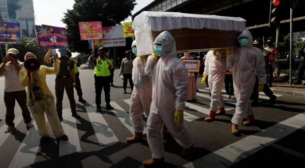 Indonesia mencatatkan 3,806 kes positif baharu koronavirus (Covid-19) dalam tempoh 24 jam menjadikan jumlah kes positif keseluruhan di republik itu kini 214,746 kes