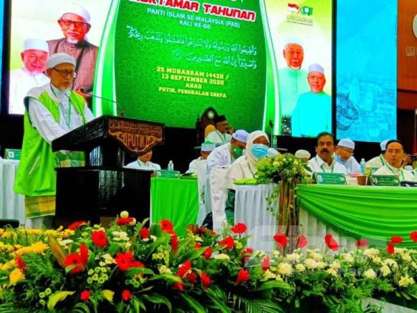 Abdul Hadi menyampaikan ucapan dasar Presiden Pas di Muktamar Tahunan Pas kali ke-66 di Pusat Tarbiyah Islamiyah Kelantan di Pengkalan Chepa hari ini.