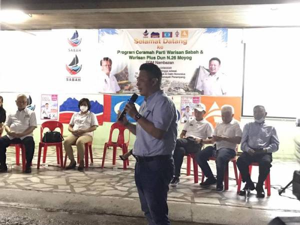 Darell ketika berucap pada Program Santai Bersama Calon Parti Warisan Sabah di Kampung Ramayah, Penampang semalam.