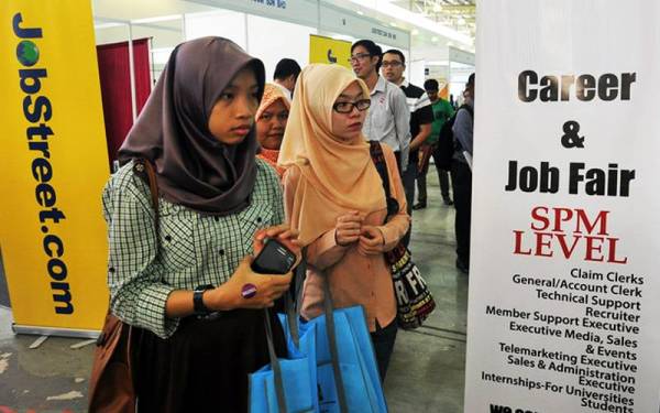 Kemasukan graduan baharu dan pekerja kembali untuk mencari pekerjaan kerana keadaan ekonomi terus pulih seharusnya menyaksikan kadar penyertaan tenaga yang lebih tinggi dalam bulan-bulan mendatang. - Foto Bernama