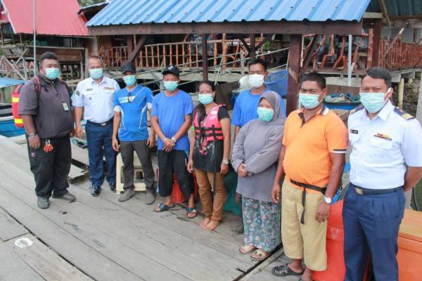 Dua mangsa hanyut hingga ke Pantai Pasir Panjang, Thailand selamat tiba Jeti Tanjung Rhu kira-kira jam 12.10 tengah hari semalam.