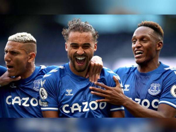 Calvert-Lewin (tengah) meledak hatrik ketika aksi menentang West Bromwich di Goodison Park sebentar tadi.