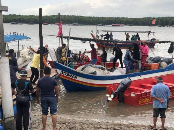 Mangsa ditemui mati lemas akibat terjatuh dari bot akibat dirempuh sebuah bot lain ketika dalam perjalanan pulang ke Jeti Segantang Garam Merbok, Sungai Petani. Foto Maritim Malaysia.