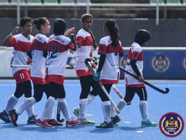 Pemain Kuala Lumpur meraikan jaringan ketika menentang Sarawak pada aksi Piala Tun Abdul Razak. -- Foto Malaysian Hockey Confederation