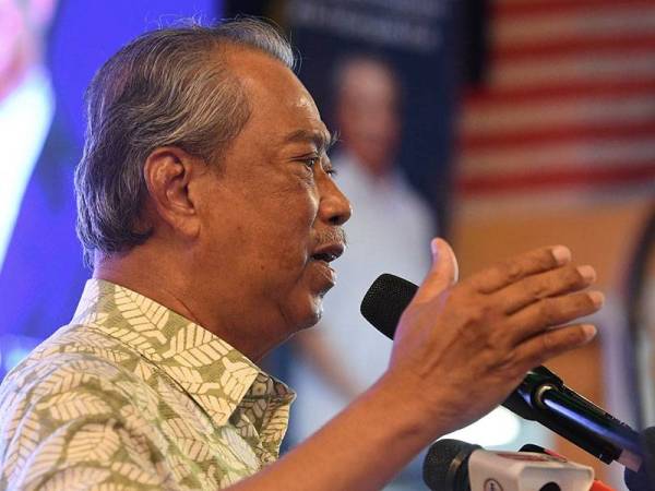 Muhyiddin ketika menyampaikan ucapan pada Majlis Ramah Mesra di Hilltop Luyang hari ini. - Foto Bernama