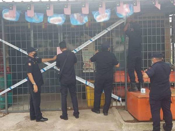 Antara premis yang diarah tutup dalam operasi dilaksanakan sekitar Seksyen 30, Shah Alam.