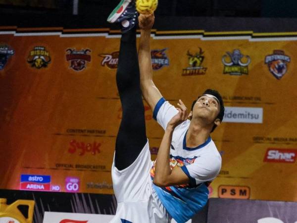 Mohd Syahir bakal menjadi senjata KL Thunder dalam memburu mata penting pada pertemuan menentang Perak Bison hari ini.
-Foto: FB SepakTakraw League