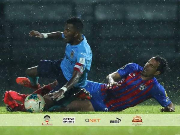 Antara aksi menarik pertemuan JDT menentang PJ City malam tadi. Foto: PJ City FC