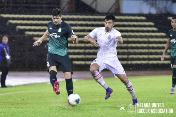 Antara aksi menarik Melaka United menentang Sabah di Likas. Foto: FB Melaka United