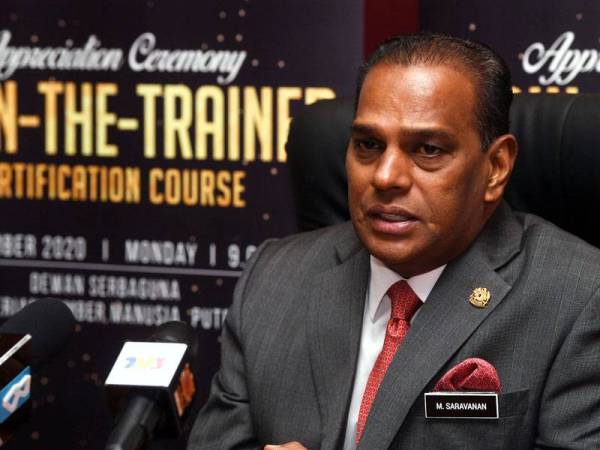 Saravanan pada sidang akhbar selepas menghadiri Majlis Penghargaan Kursus Pensijilan Program 'HRDF Train-The-Trainer' di Putrajaya hari ini. - Foto Bernama