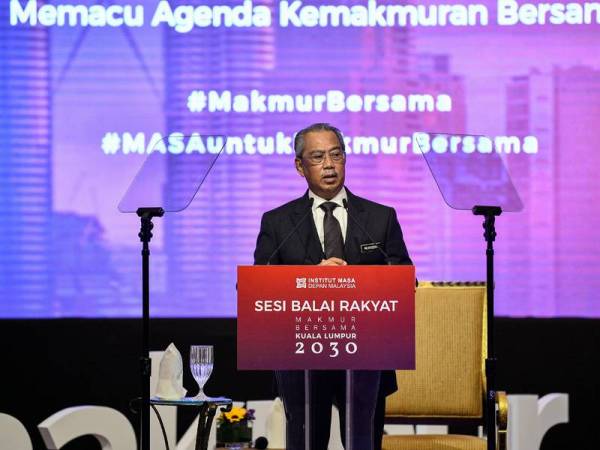 Muhyiddin ketika berucap pada Majlis Sesi Balai Rakyat Makmur Bersama Kuala Lumpur 2030 di Pusat Konvensyen Kuala Lumpur hari ini. - Foto Bernama