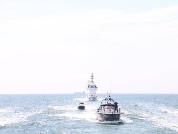 Sebahagian aset laut yang digunakan dalam Eksesais Helang Laut di perairan Selat Melaka.