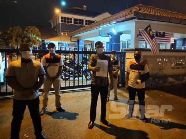 Armada Negeri Sembilan membuat laporan polis berhubung akaun Facebook lama parti itu yang disalahgunakan di Ibu Pejabat Polis Daerah Seremban malam tadi.