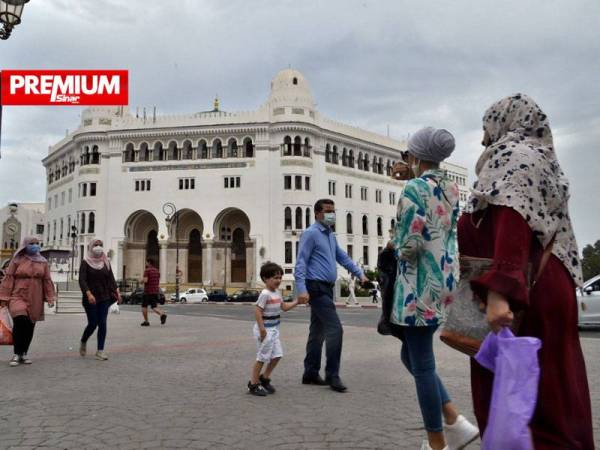 Ramai rakyat Algeria kini terpaksa menghadapi krisis ekonomi yang menyaksikan kadar pengangguran meningkat di negara itu. - Foto AFP