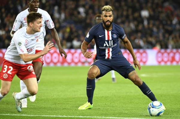 Choupo-Moting (kanan) memperkuatkan cabaran Bayern Munich.