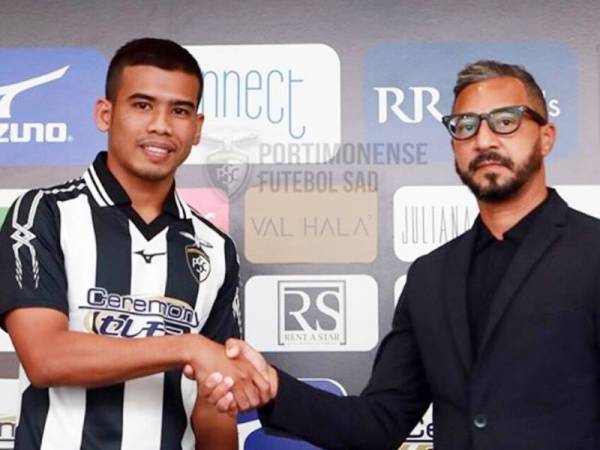 Safawi bersama Sampaio pada majlis memperkenalkannya sebagai pemain baharu Portimonese SC - Foto FB Portimonese SC