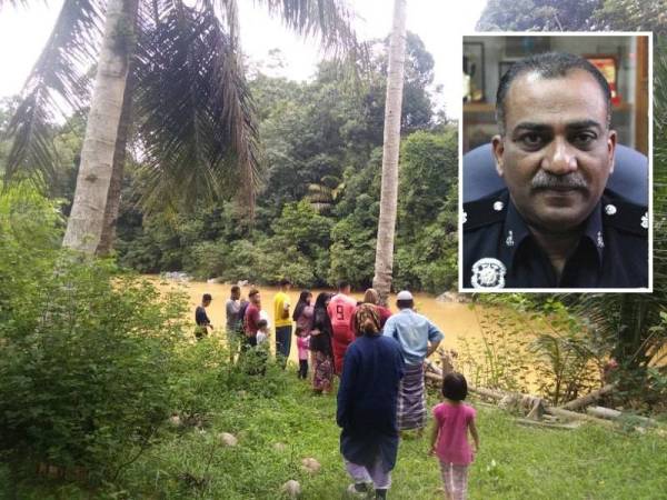 Penduduk kampung keluar melihat penemuan mayat berkenaan di Sungai Galas dekat Kampung Kolam Mas di sini hari ini. - Foto ihsan pembaca (Gambar kecil: Mohd Taufik Maidin )