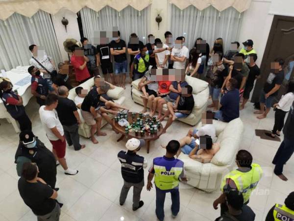 42 individu dikompaun kerana tidak mematuhi SOP ketika menyertai 'private party' di sebuah homestay malam tadi.