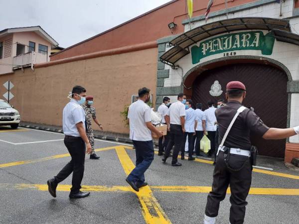 Semua banduan di Penjara Reman Pulau Pinang selesai menjalani ujian saringan Covid-19 semalam.