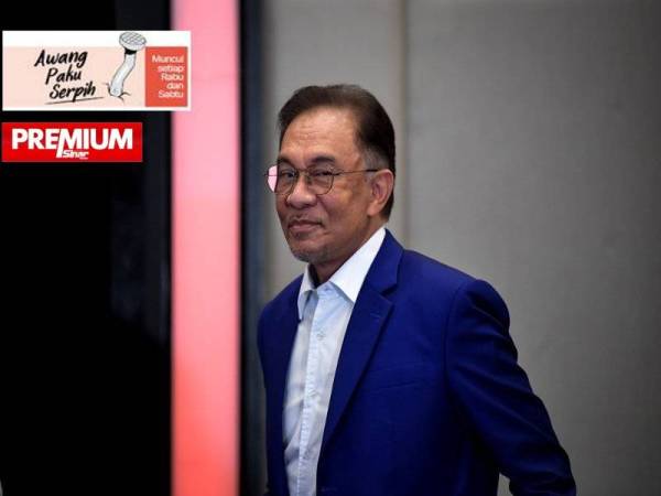 Datuk Seri Anwar Ibrahim selepas selesai perjumpaan beliau bersama Yang di-Pertuan Agong Al-Sultan Abdullah Ri'ayatuddin Al-Mustafa Billah Shah di Istana Negara, semalam. - Foto Bernama