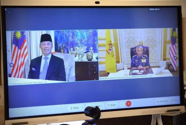 Beberapa keping gambar Muhyiddin menghadap Yang di-Pertuan Agong Al-Sultan Abdullah Ri'ayatuddin Al-Mustafa Billah Shah dimuat naik di laman Facebooknya.