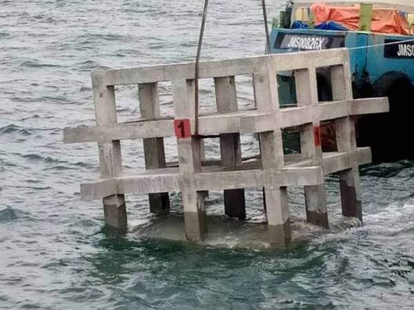 Sebanyak 103 tukun tiruan ditempatkan di tiga perairan di Pahang dalam tempoh lima tahun. Foto ihsan Jabatan Perikanan Pahang