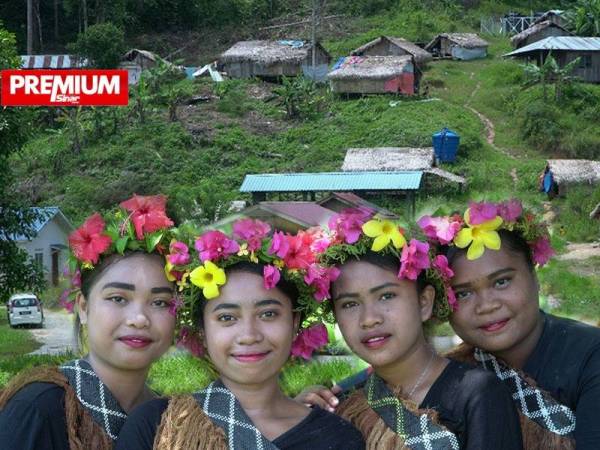  Orang asli Bateq di Gua Musang perlahan-lahan menerima arus pembangunan. 