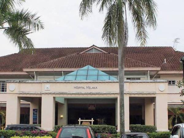 Lapan anggota perubatan Hospital Melaka disahkan positif Covid-19.