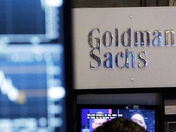 Syarikat Goldman Sachs akan menuntut semula gaji dan bonus yang dibayar kepada beberapa stafnya yang terlibat dalam rasuah 1MDB. - Foto AFP