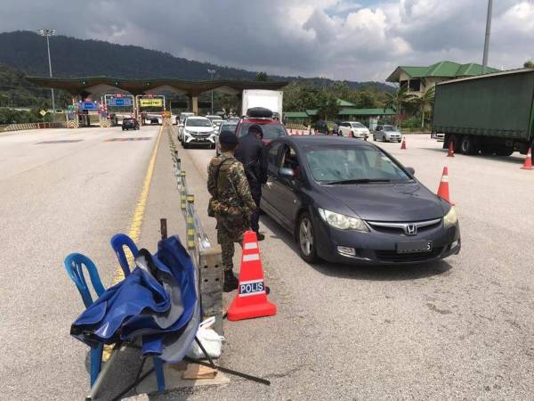 Sebanyak 297 sekatan jalan raya di seluruh negara dan 310 kenderaan telah diarah berpatah balik kerana tiada surat kebenaran polis.