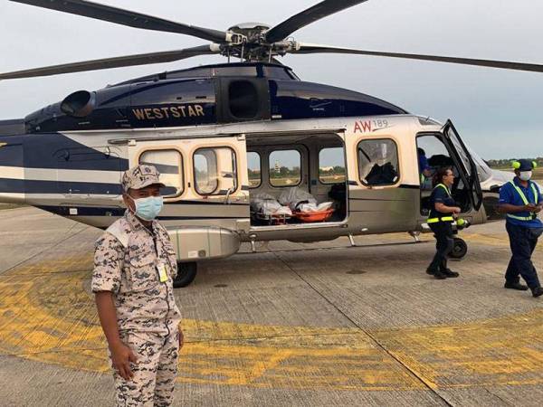 Dua warga tempatan yang meninggal dunia telah diserahkan kepada pihak polis untuk tindakan lanjut. - Foto APMM