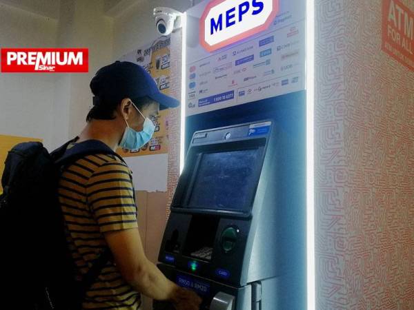 Impak daripada keputusan pengecualian caj RM1 di semua mesin ATM MEPS juga membantu golongan B40. (Gambar hiasan)