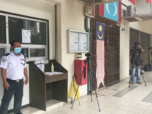 Ibu Pejabat PKR di Petaling Jaya sekali lagi menjadi tumpuan media hari ini.