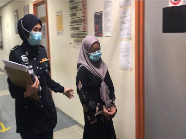 Intan Nurulhaleda dibawa ke Mahkamah Majistret Ampang hari ini atas pertuduhan menawarkan pakej pelancongan tidak wujud dan tanpa lesen.