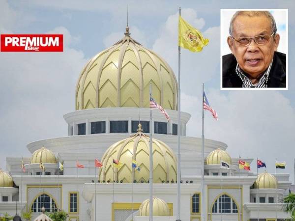 Selepas pertemuan Raja-Raja Melayu di Istana Negara, Al-Sultan Abdullah berpendapat tiada keperluan buat masa ini untuk baginda mengisytiharkan darurat di negara ini atau mana-mana bahagian negara Malaysia. Gambar kecil: Abdul Hamid Mohamad