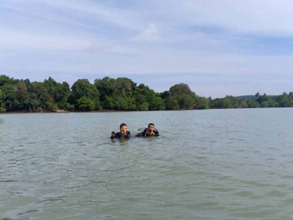 Pasukan penyelamat sedang menjalankan operasi mencari mangsa hari ini.