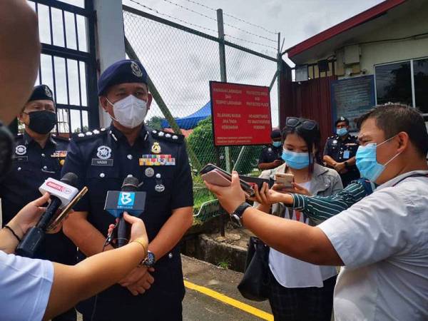 Habibi bercakap kepada media selepas membuat pemantauan di kawasan PKPD PTS Manggatal, Kota Kinabalu.