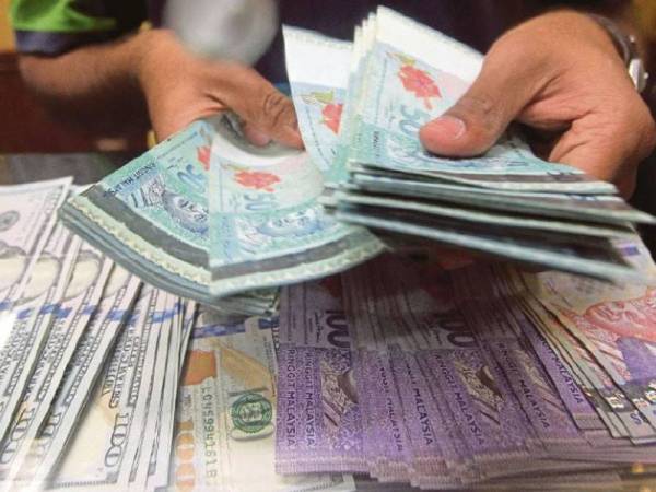 Ringgit ditutup tinggi berbanding dolar AS hari ini disokong oleh sentimen luaran yang positif setelah mengalami turun naik tidak menentu sejak tiga lepas.