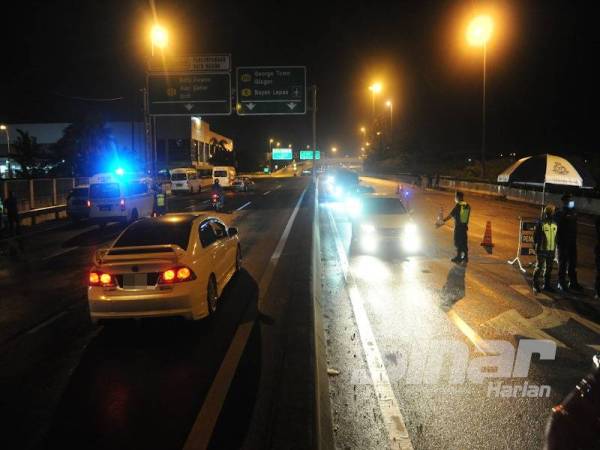 Keadaan trafik yang masih dipenuhi kenderaan walaupun PKPB telah dikuatkuasan lewat malam tadi.