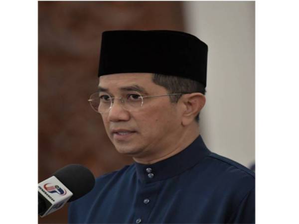 Mohamed Azmin Ali ketika sidang media selepas pembentangan Belanjawan 2021 - Foto Bernama