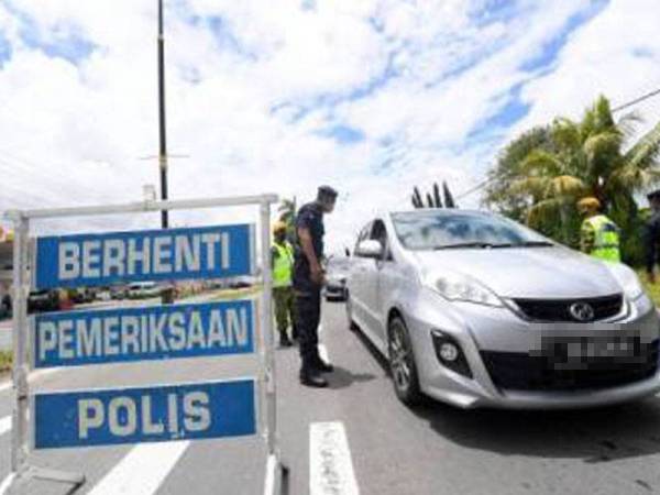 Polis telah mengaktifkan lima sekatan jalan raya bermula tengah malam tadi.- Gambar fail.