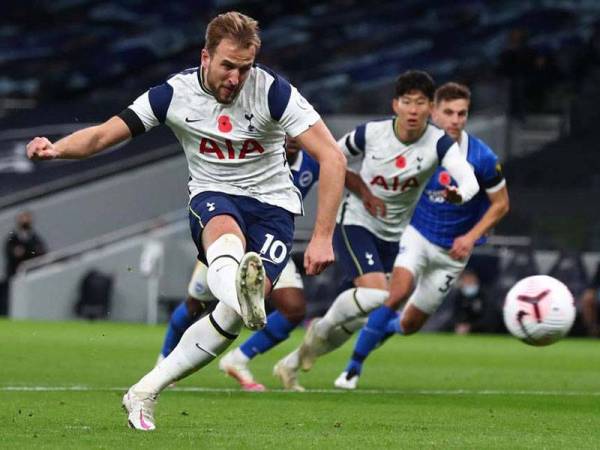 Kane menyempurnakan sepakan penalti pada aksi EPL lalu. Foto: Europsort