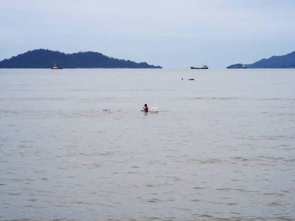 Komuniti maritim di Sabah yang menjalankan aktiviti di laut dinasihatkan berhati-hati dengan keadaan cuaca di laut ketika ini.