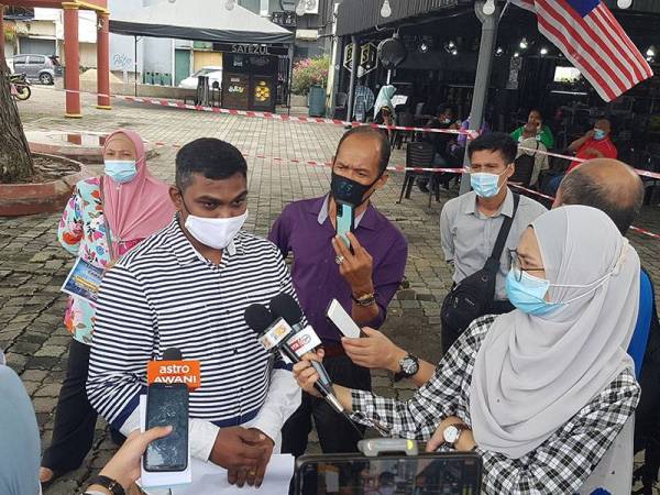 Sathiv ketika ditemui pemberita di hadapan IPD Kuantan di sini hari ini.