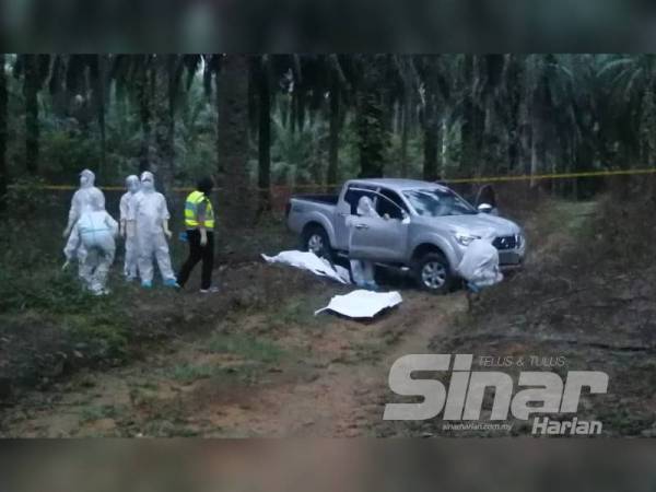 Mayat lelaki berusia 31 tahun dipercayai meninggal dunia hampir tiga minggu lalu ditemukan dalam sebuah pacuan empat roda di ladang kelapa sawit Kampung Cherang Nibong, Hulu Terengganu.