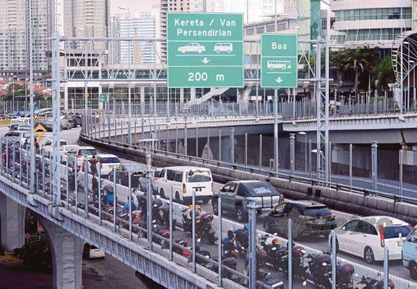 Seramai 1,228 individu ditempatkan di 14 stesen kuarantin di seluruh Johor sehingga semalam. (Gambar hiasan) 