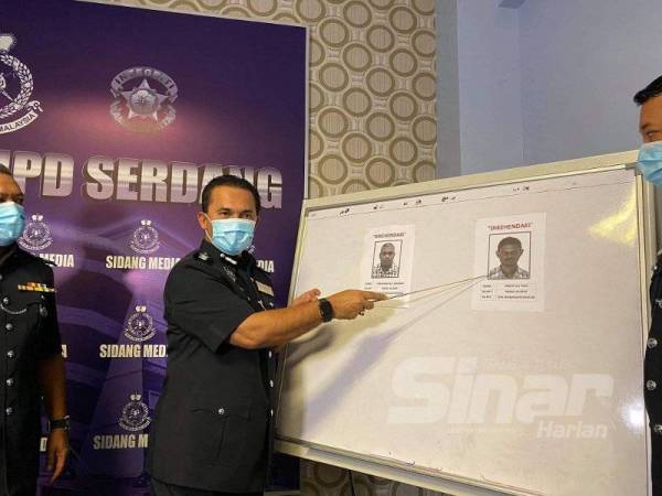 Razali menunjukkan dua lelaki yang masih diburu untuk membantu siasatan kes provokasi terhadap anggota MPV polis baru-baru ini.