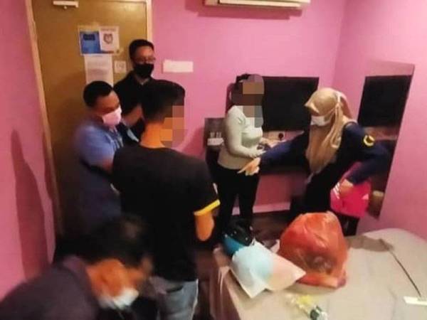 Pasangan Kekasih Sewa Hotel Bajet Untuk Lepas Gian