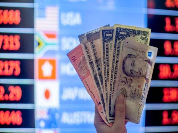 Ringgit meneruskan kenaikan untuk hari ketiga berturut-turut berbanding dolar AS hari ini berikutan sentimen peningkatan dalam pasaran tempatan dan serantau. Foto 123RF