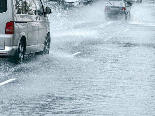 MetMalaysia menjangkakan kejadian ribut petir dan hujan lebat berserta angin kencang yang lebih menyeluruh pada waktu petang dan awal pagi di beberapa kawasan sehingga hujung Disember tahun ini. - Foto 123RF